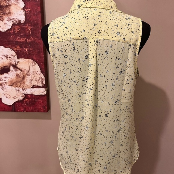 Banana Republic Lt Yellow Modern Floral Sleeveless Collared Button-down, Small - Picture 3 of 4